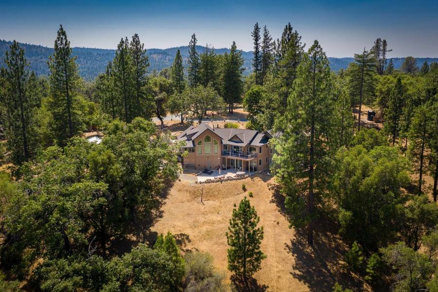 21891 Ferretti RD, Groveland, CA 95321