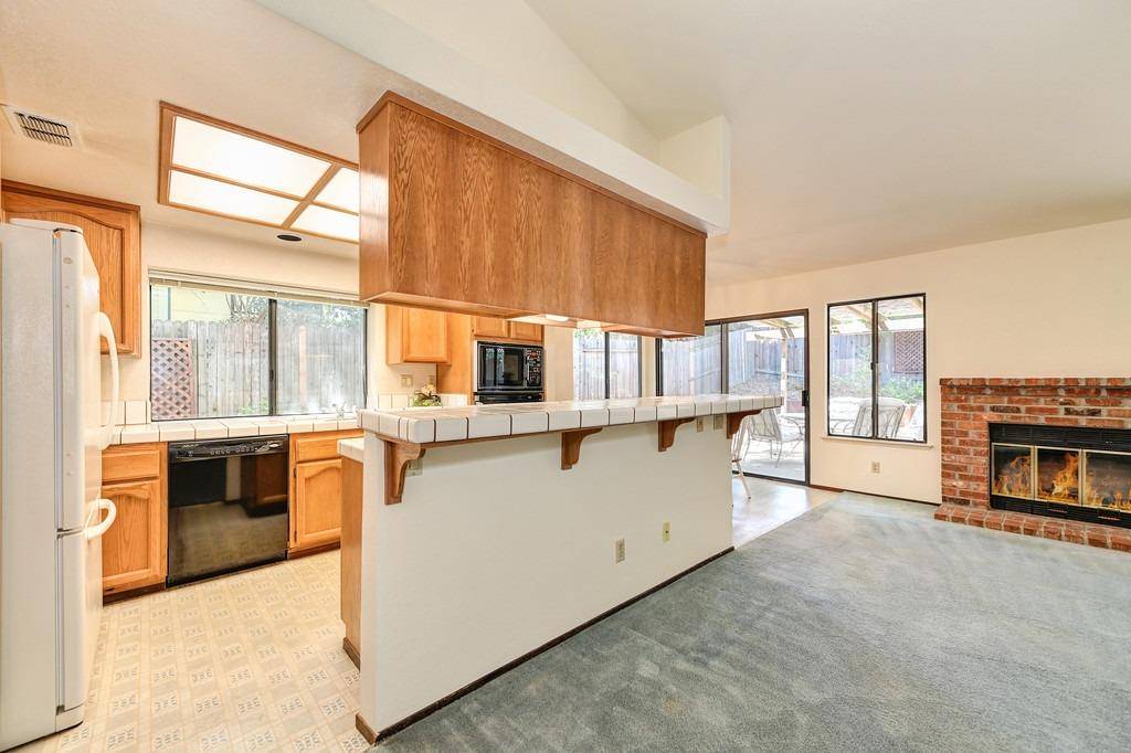 Roseville, CA 95661,1304 Jamestown WAY