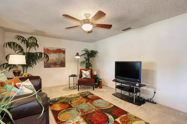 Sacramento, CA 95826,3936 Thornhill DR