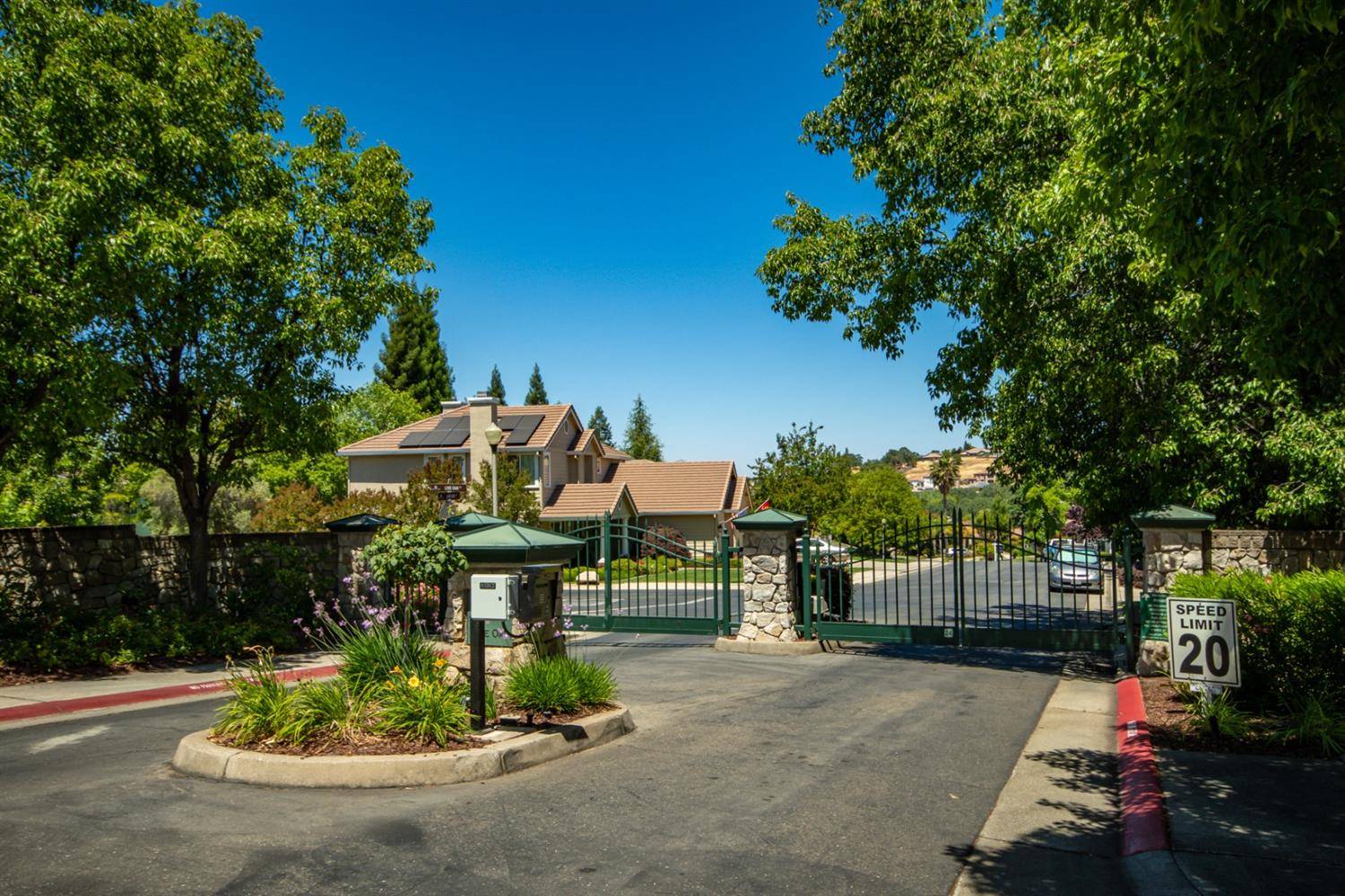 Rocklin, CA 95765,4318 Live Oak LN