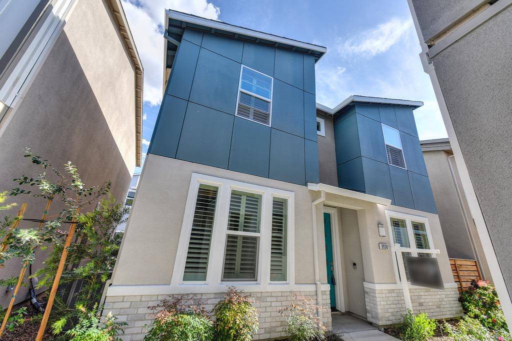 9938 Del Surf LN, Elk Grove, CA 95757
