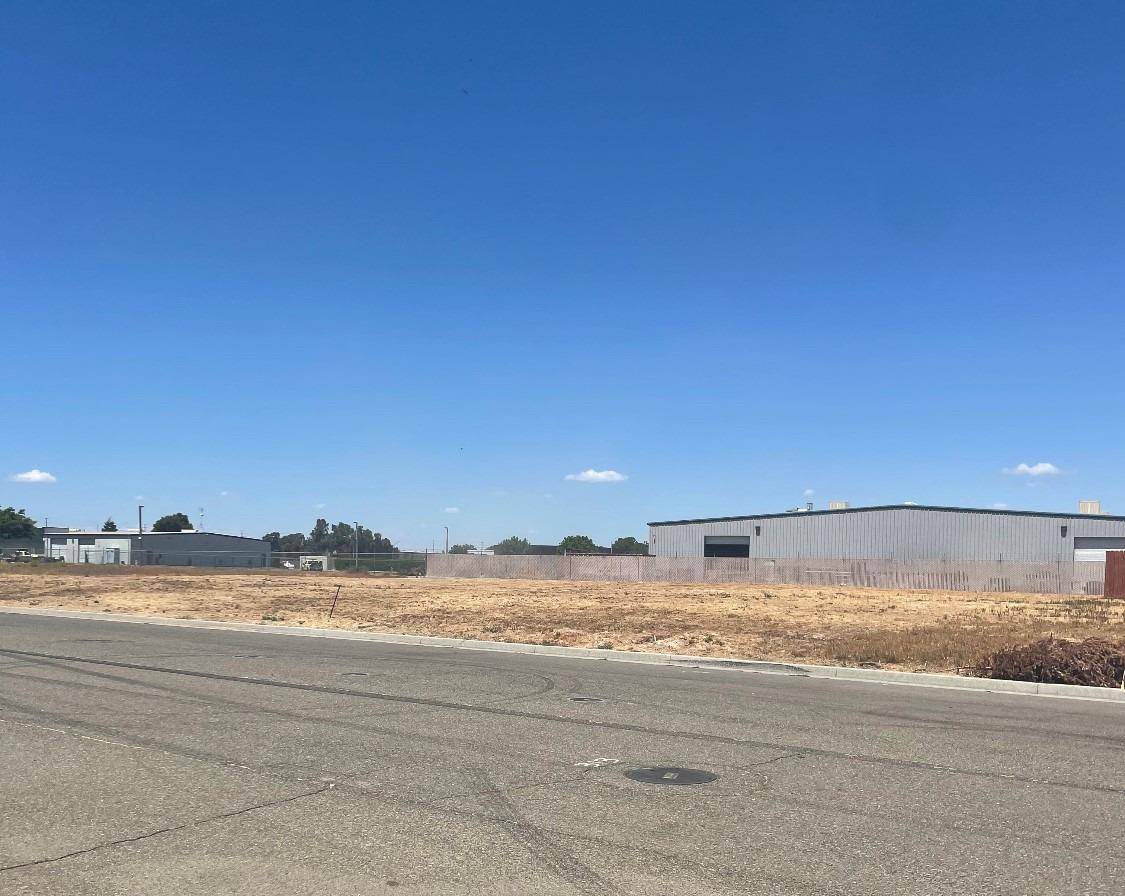 1063 Premier DR, Ceres, CA 95307
