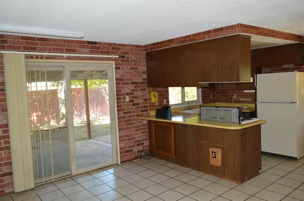 Sacramento, CA 95826,2621 Bass CT