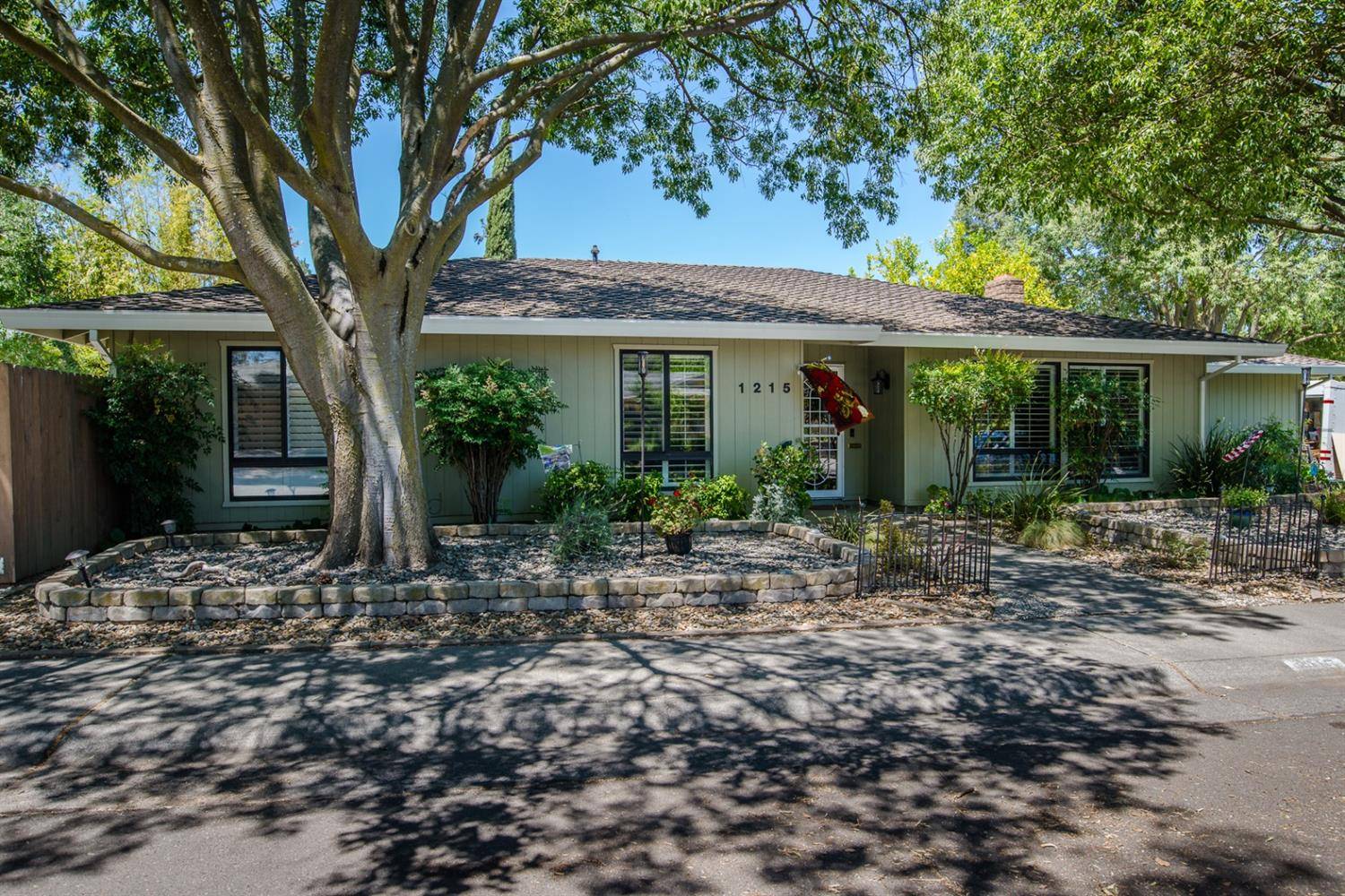 1215 Hemlock LN, Davis, CA 95616