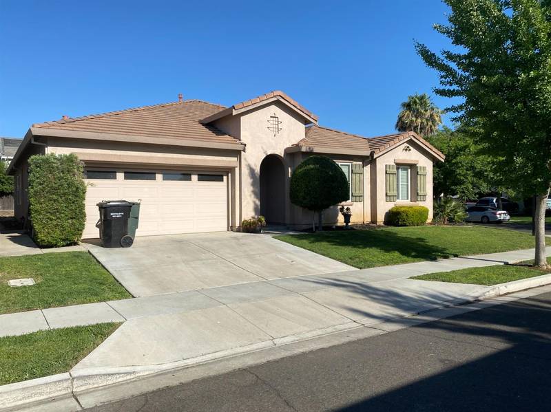 243 Tulip LN, Patterson, CA 95363