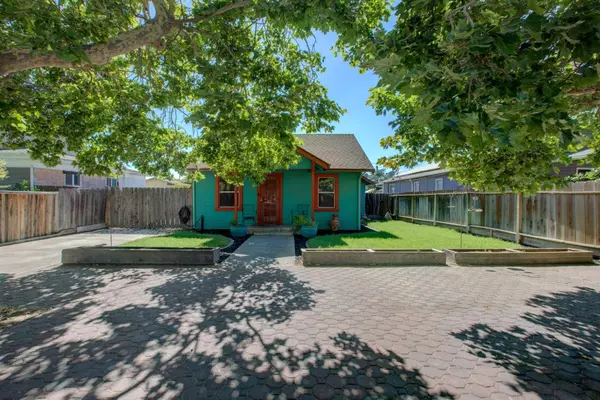 2225 2nd ST, Hughson, CA 95326