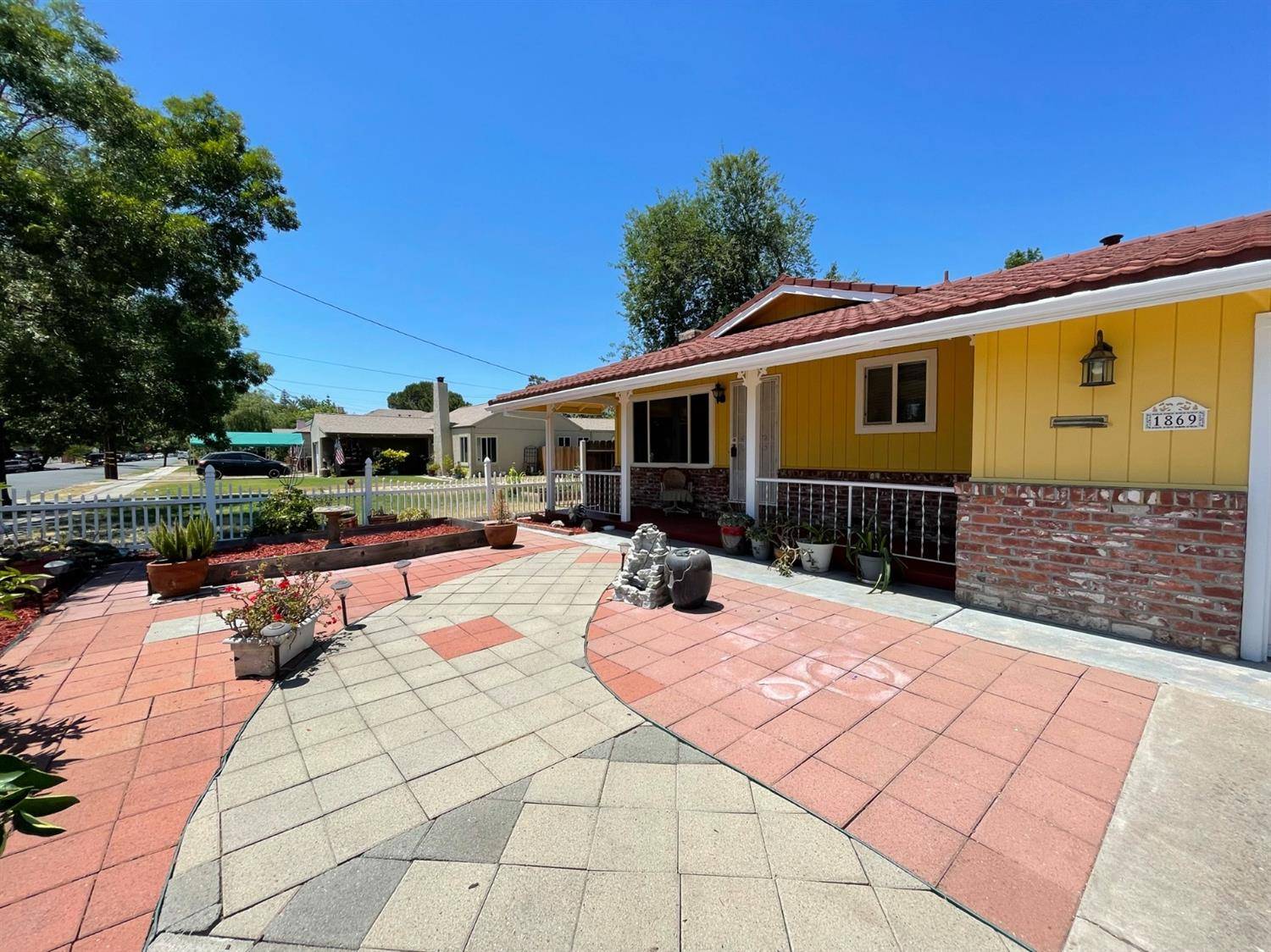 Stockton, CA 95203,1869 W Harding WAY
