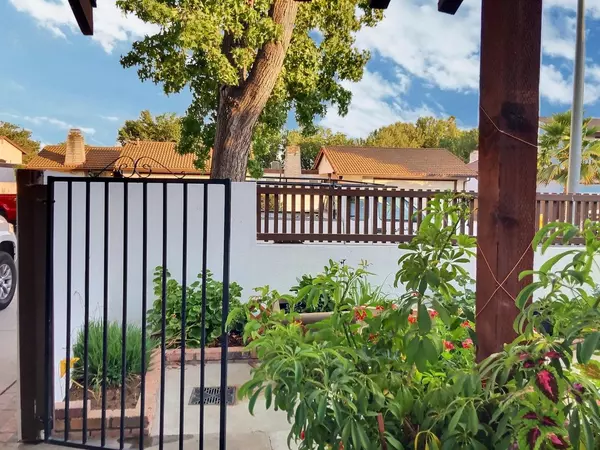 Modesto, CA 95354,2745 Santiago DR