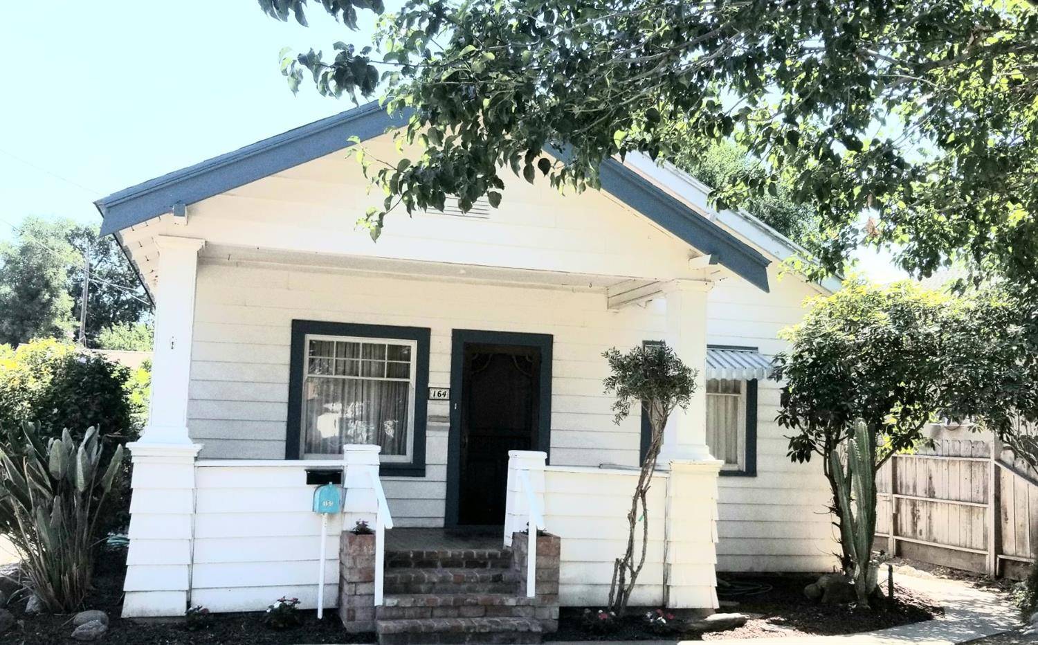 164 1/2 West AVE, Gustine, CA 95322