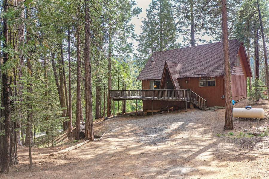 25317 Rebekah RD, Long Barn, CA 95335