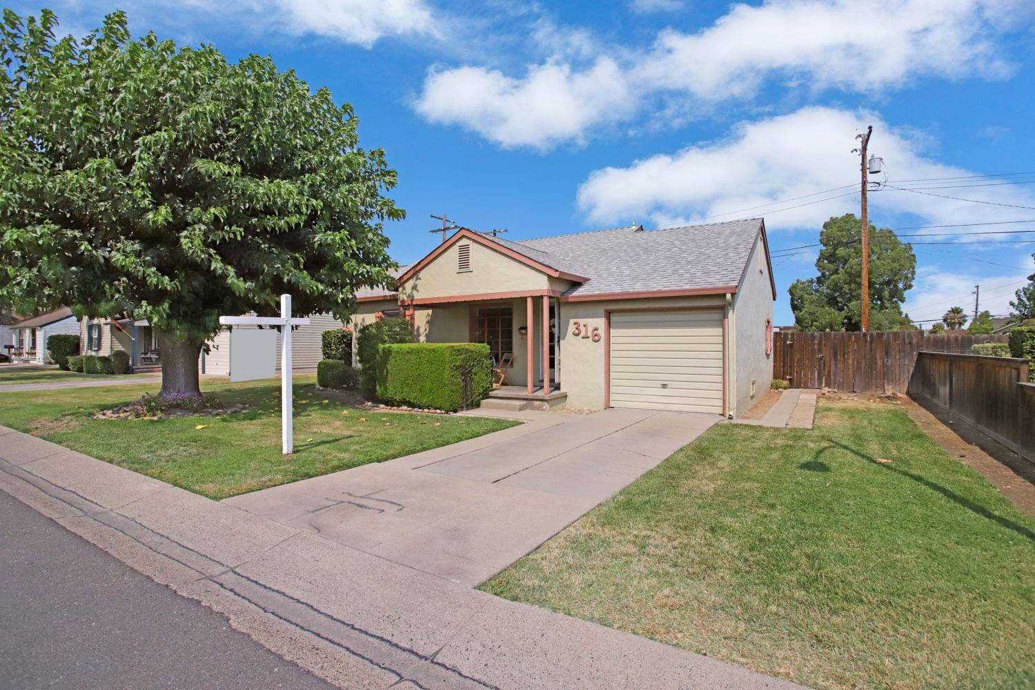 316 S Sunset DR,  Lodi,  CA 95240