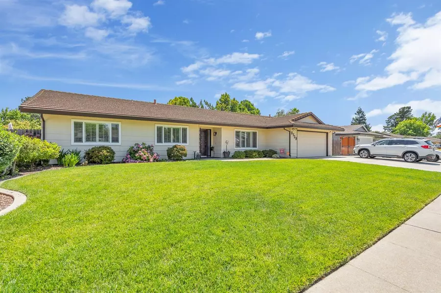 8729 Elk Ridge WAY, Elk Grove, CA 95624