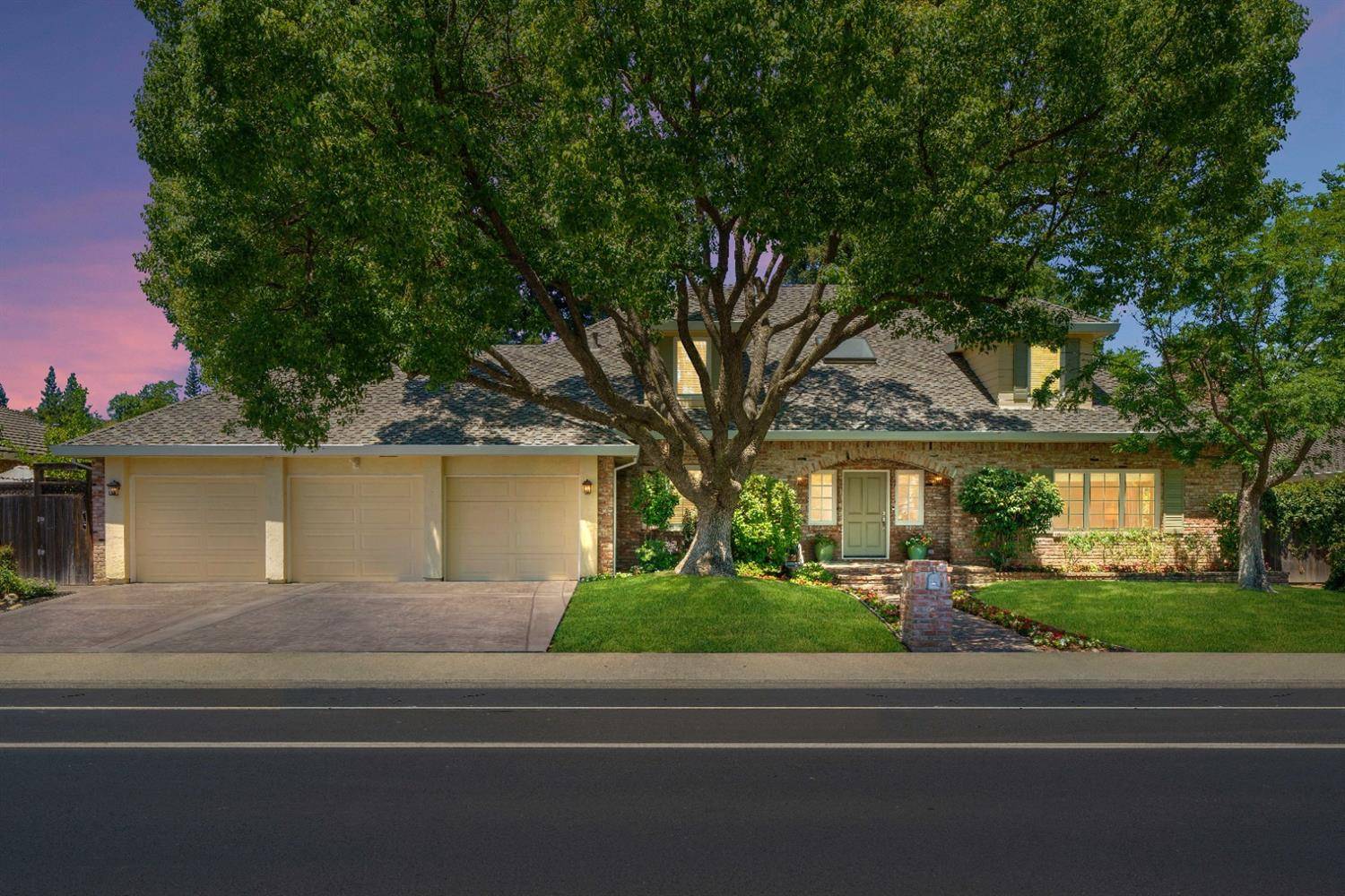 Carmichael, CA 95608,1441 Kingsford DR