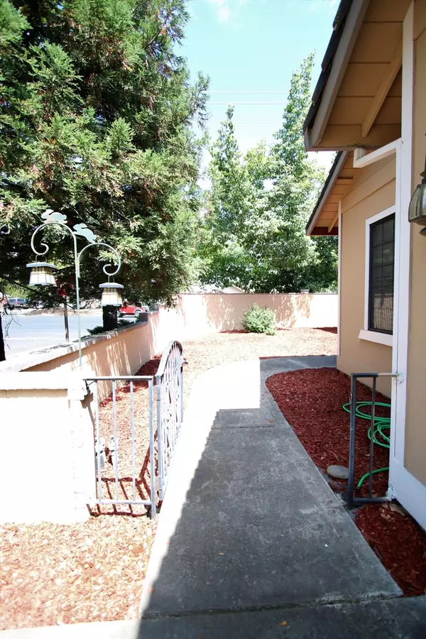Orangevale, CA 95662,8892 Glori Dawn DR