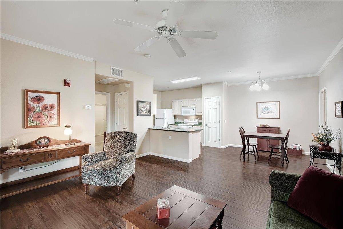 Roseville, CA 95678,501 Gibson DR #2022
