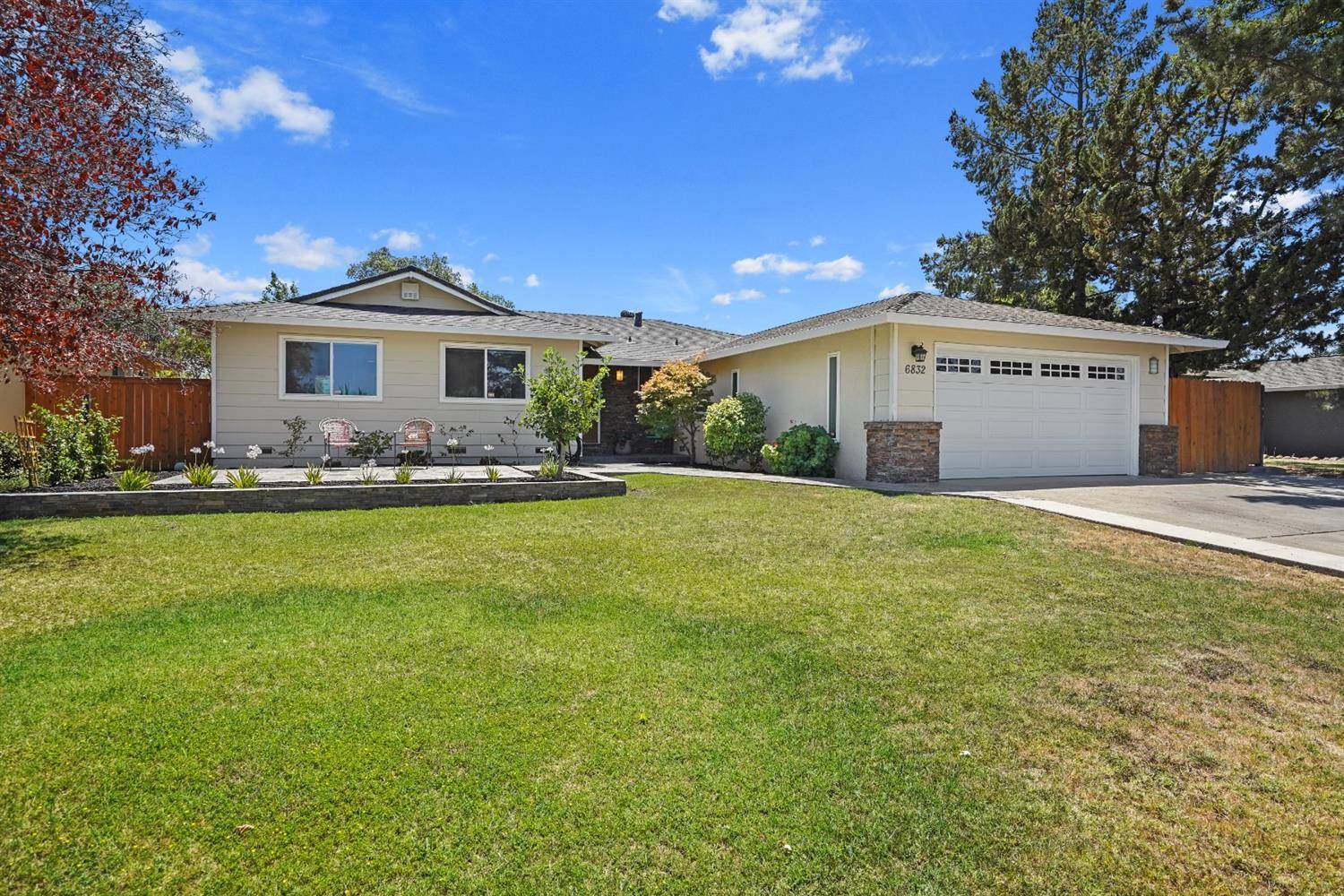Sacramento, CA 95831,6832 Claiborne WAY
