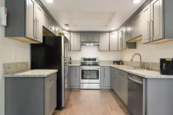 Carmichael, CA 95608,5249 Manzanita AVE #3