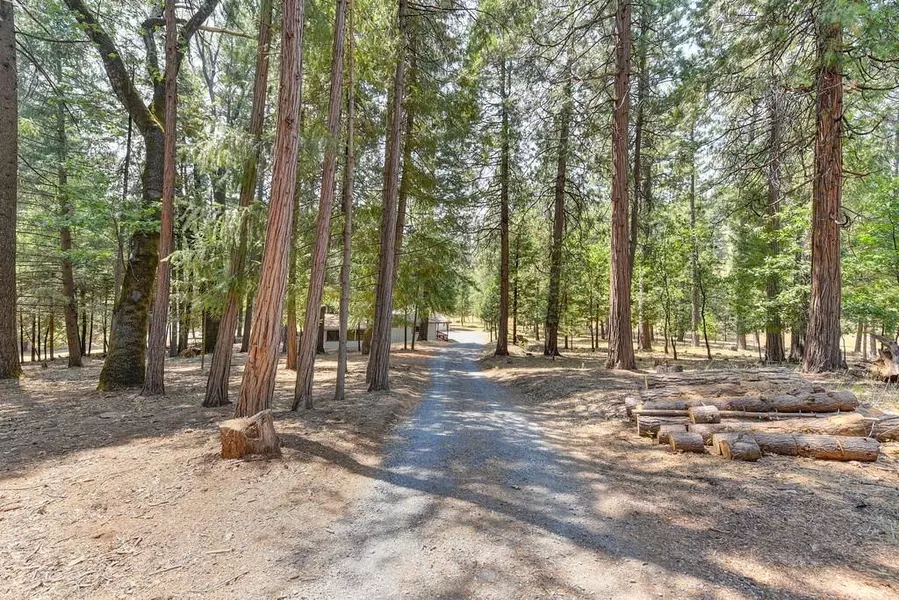 5490 Shooting Star RD, Pollock Pines, CA 95726