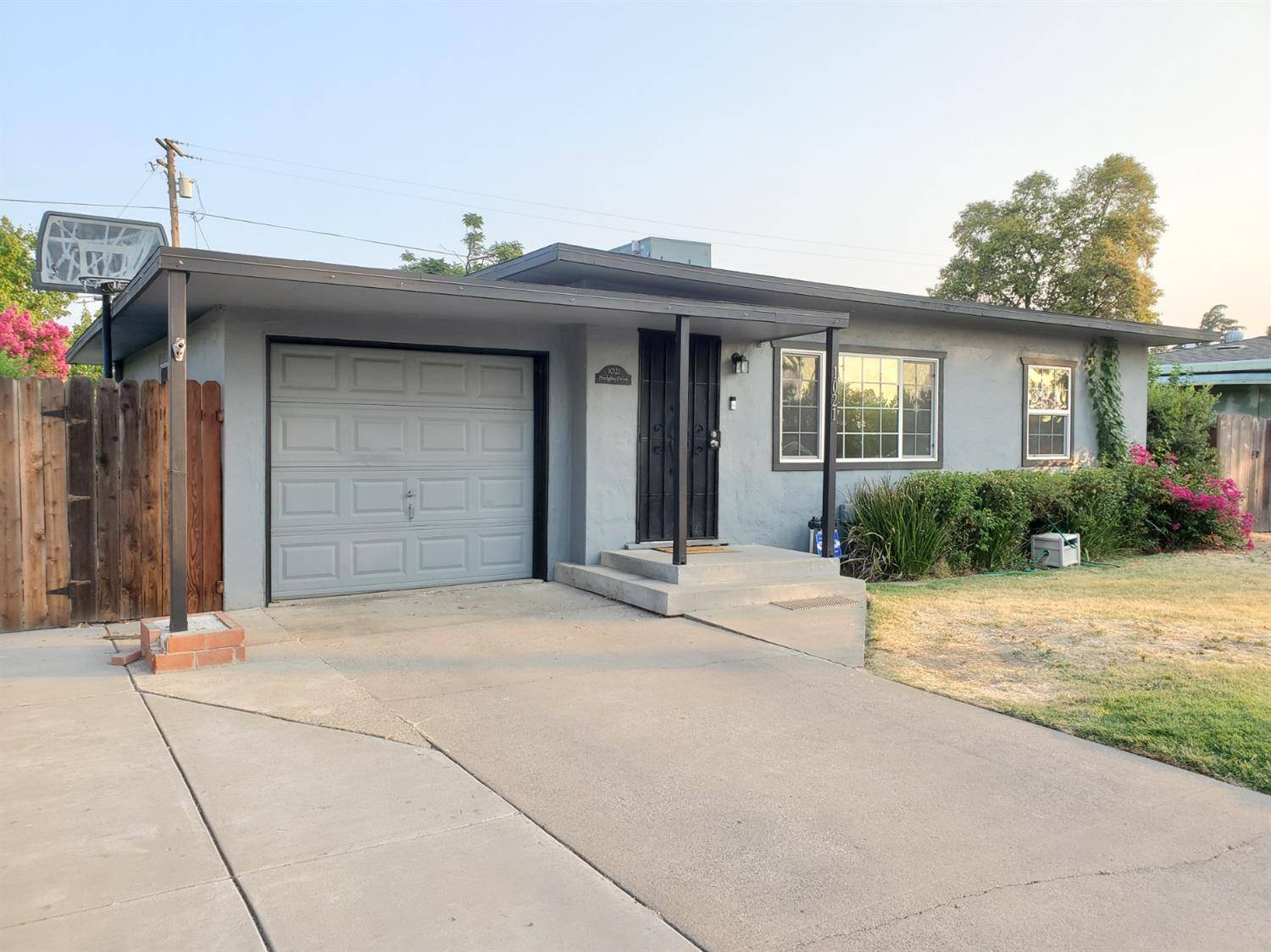 1021 Badgley DR, Modesto, CA 95350