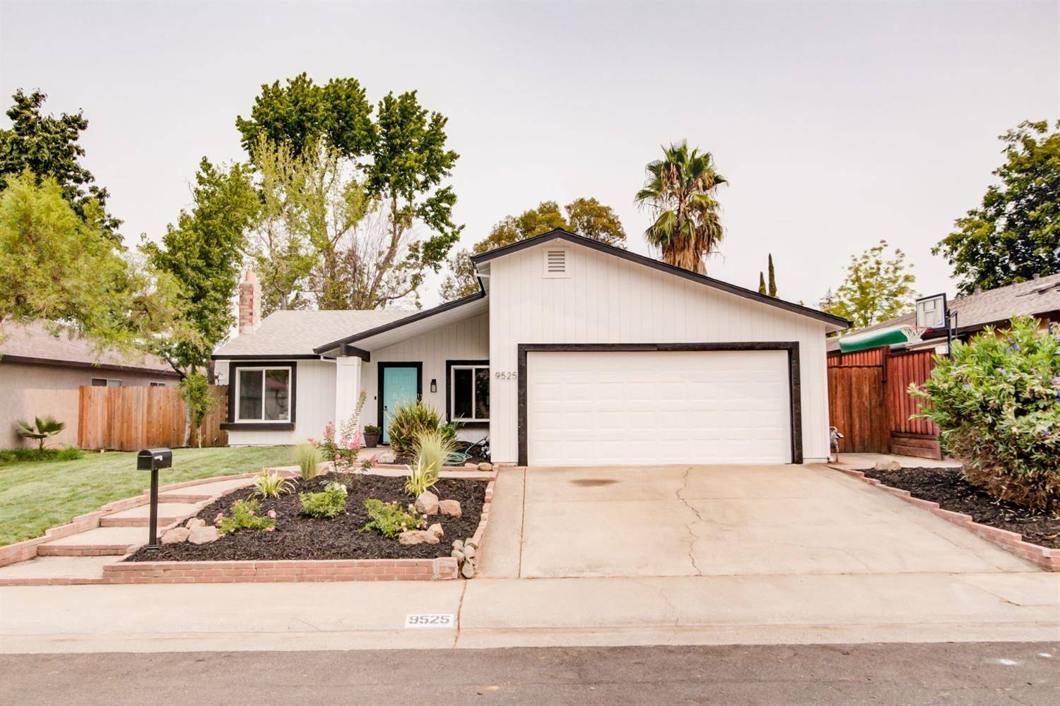 9525 Mirandy DR, Sacramento, CA 95827