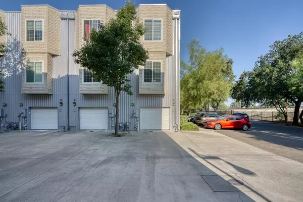 402 Harriet LN, West Sacramento, CA 95605