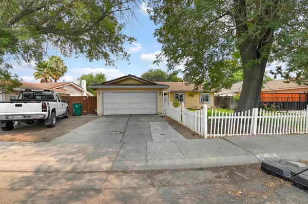 Stockton, CA 95210,8042 champagne DR