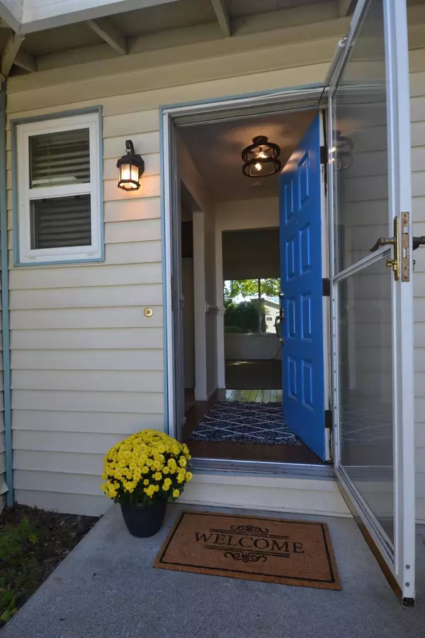 Sacramento, CA 95823,103 Saint Marie CIR