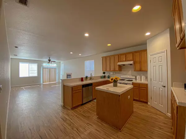 Stockton, CA 95205,2228 Country Oak LN