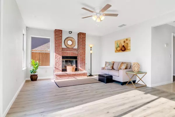 Sacramento, CA 95828,8138 NORTHERN OAK CIR