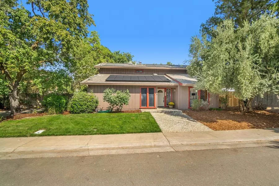 2217 Alameda AVE, Davis, CA 95616