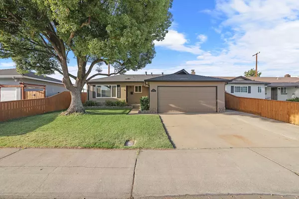 2227 Yosemite DR, Lodi, CA 95242