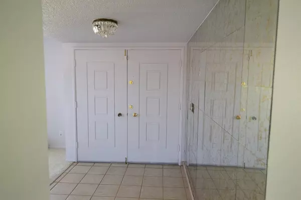 Carmichael, CA 95608,6642 Saint James DR