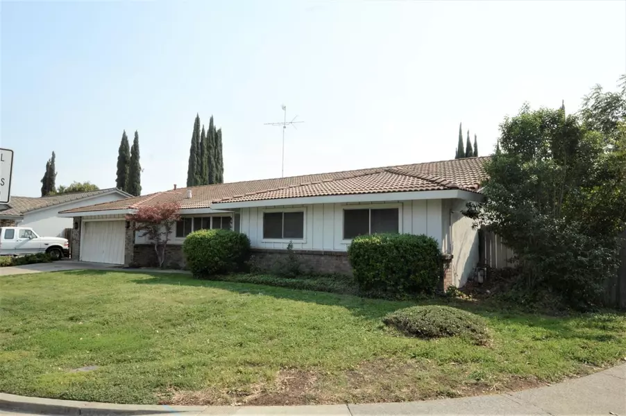 8900 Lismore DR, Elk Grove, CA 95624