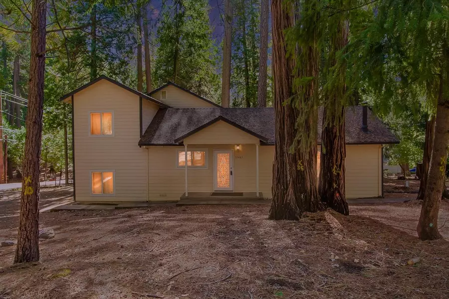 5882 Lupin LN, Pollock Pines, CA 95726