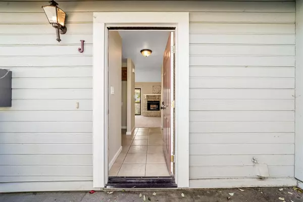 Citrus Heights, CA 95621,7401 Auburn Oaks CT #J
