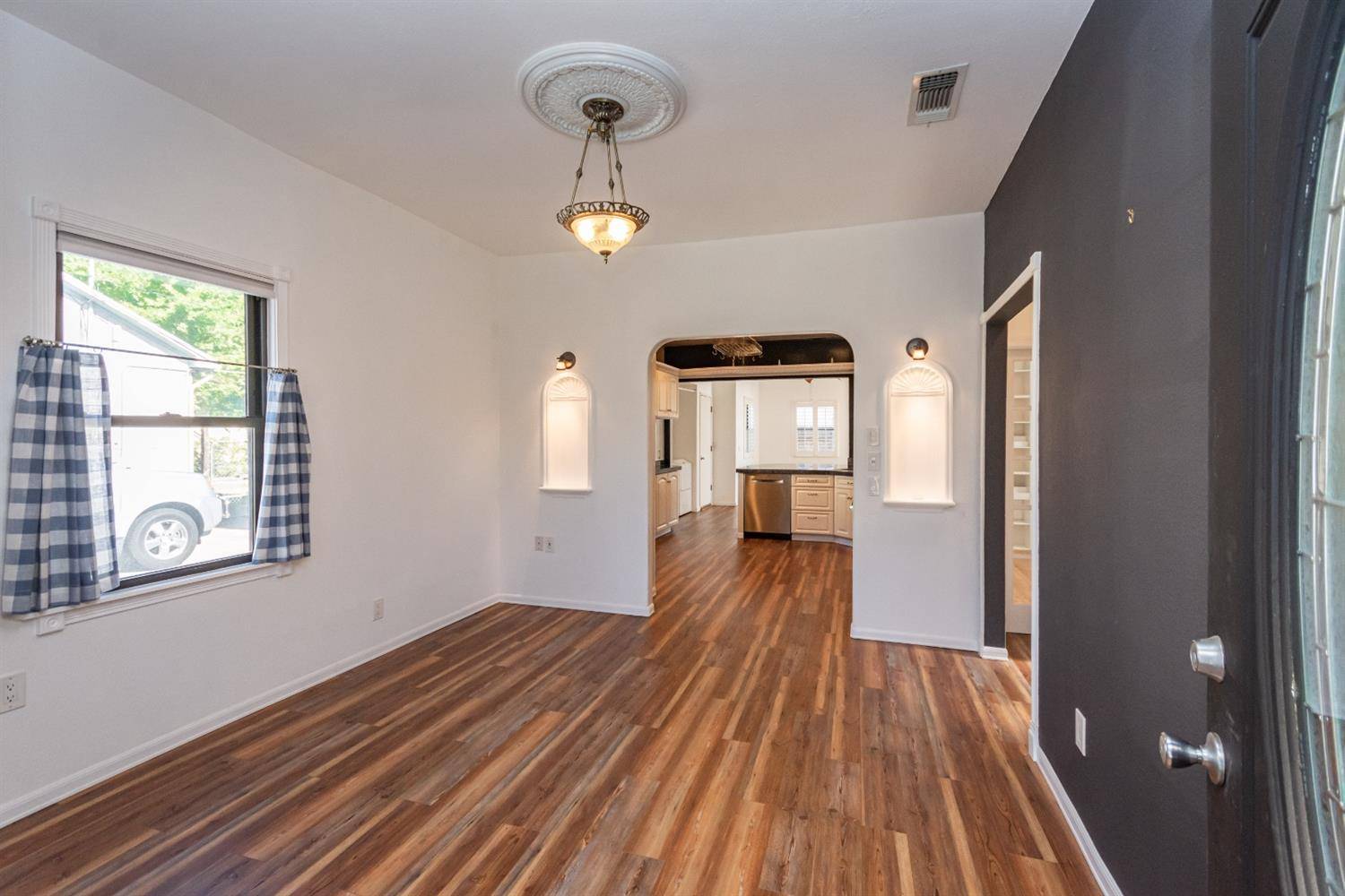 Sacramento, CA 95817,2633 51st ST