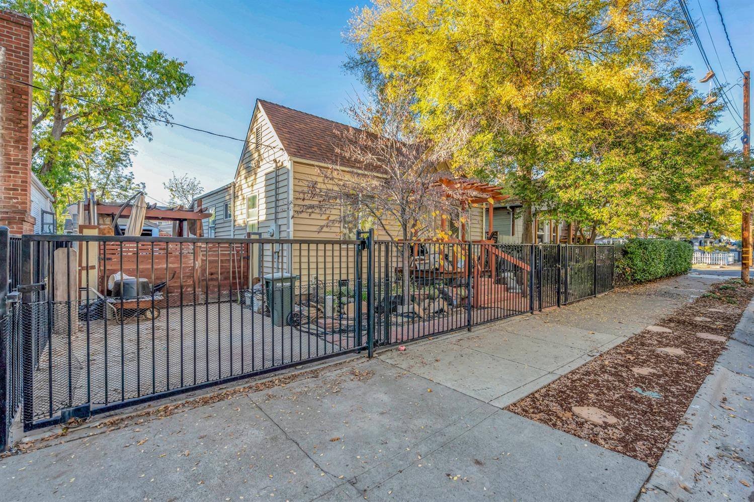 2310 32nd ST, Sacramento, CA 95817