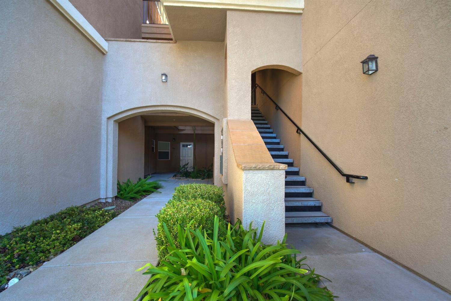 Folsom, CA 95630,300 Moon CIR #324