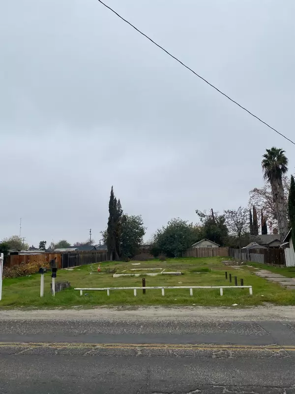 Winton, CA 95388,6961 Cypress AVE