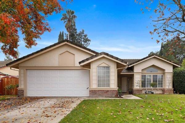 864 Vintage Oak AVE, Galt, CA 95632