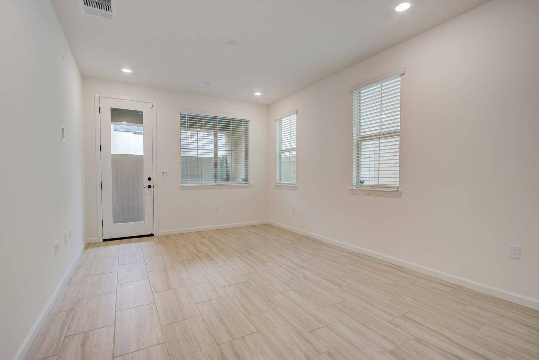 Sacramento, CA 95829,9293 Juniper Lake