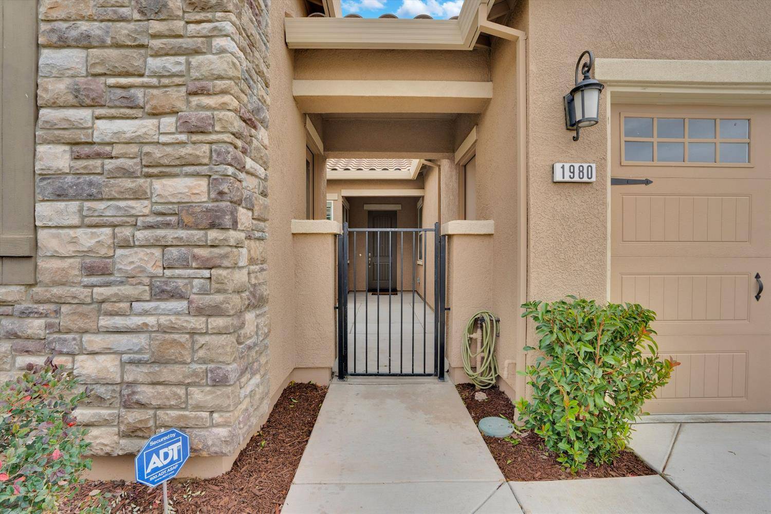 Manteca, CA 95337,1980 Carogold LN