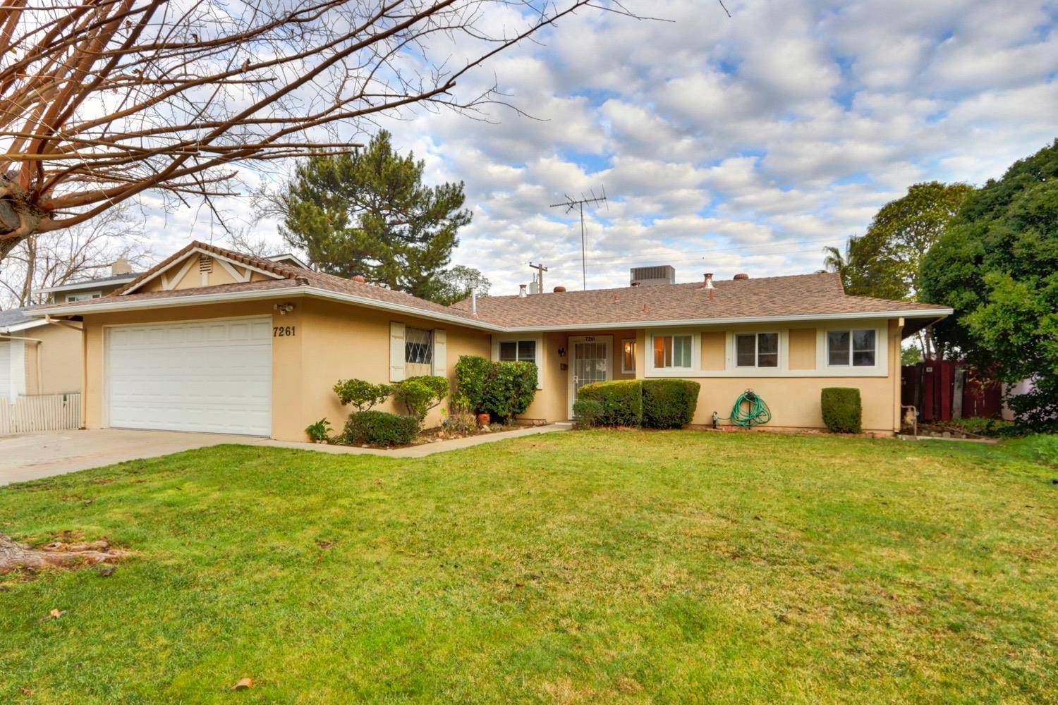 7261 Gilmour CT, Sacramento, CA 95828