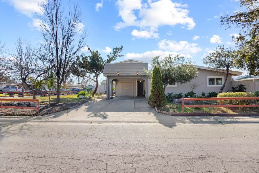 3844 Centinella DR, North Highlands, CA 95660