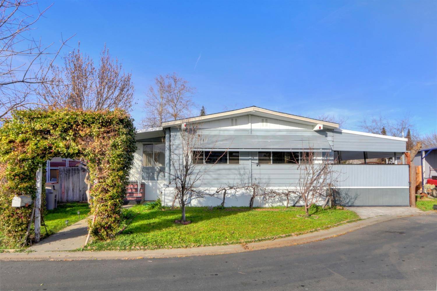 Woodland, CA 95776,907 Bourn DR #136