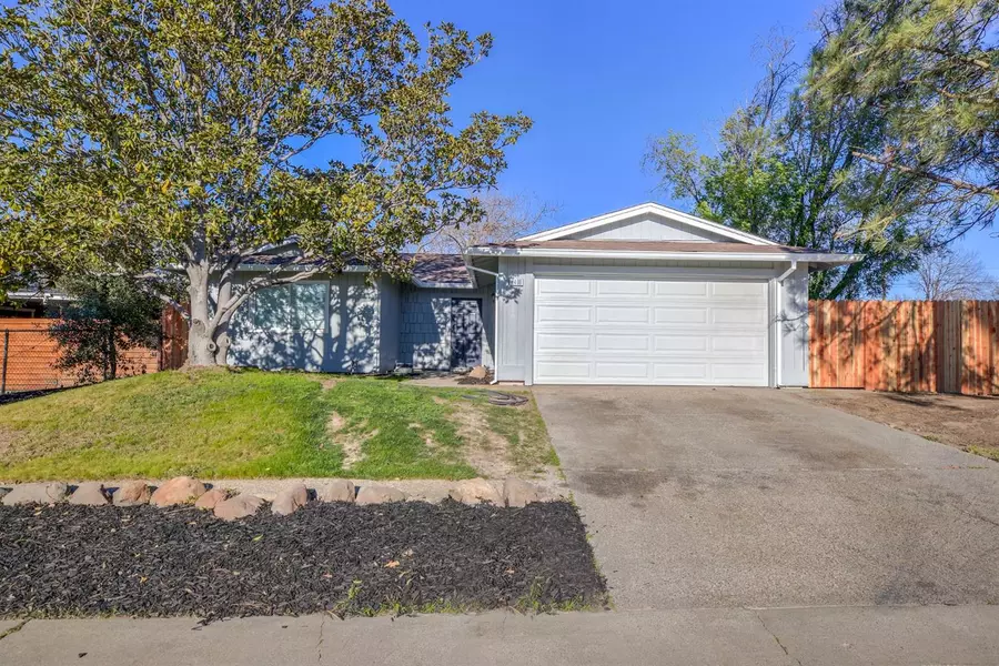 6400 Larchmont DR, North Highlands, CA 95660