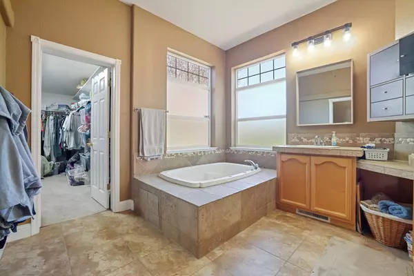 Hughson, CA 95326,7837 Fox RD