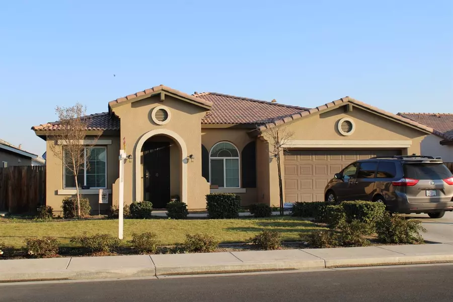 5216 Lomica LN, Bakersfield, CA 93313