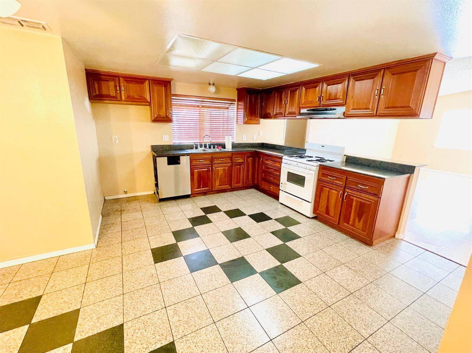 Sacramento, CA 95826,8900 GOLD LEAF WAY