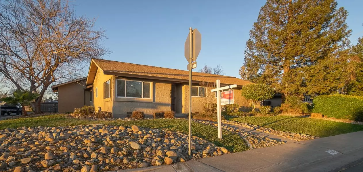 8925 Polhemus DR, Elk Grove, CA 95624